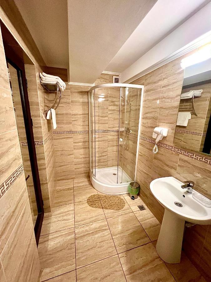 Complex Azar Hotel Galaţi Екстериор снимка