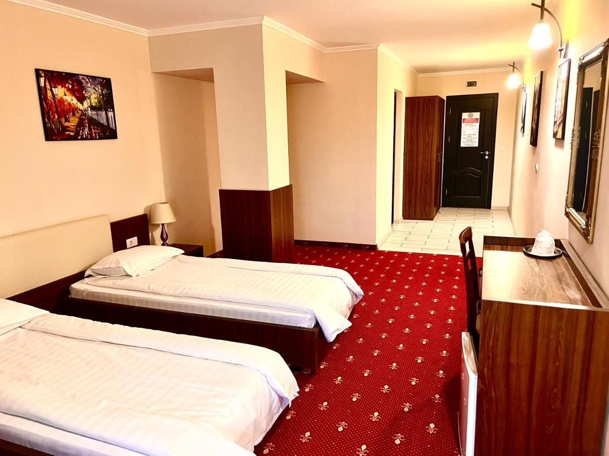 Complex Azar Hotel Galaţi Екстериор снимка