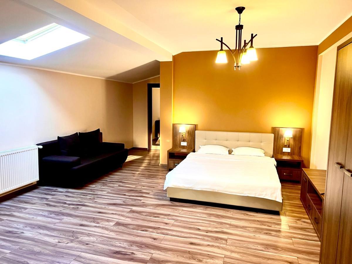 Complex Azar Hotel Galaţi Екстериор снимка