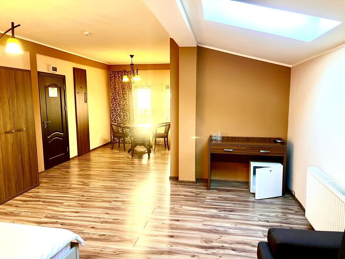 Complex Azar Hotel Galaţi Екстериор снимка