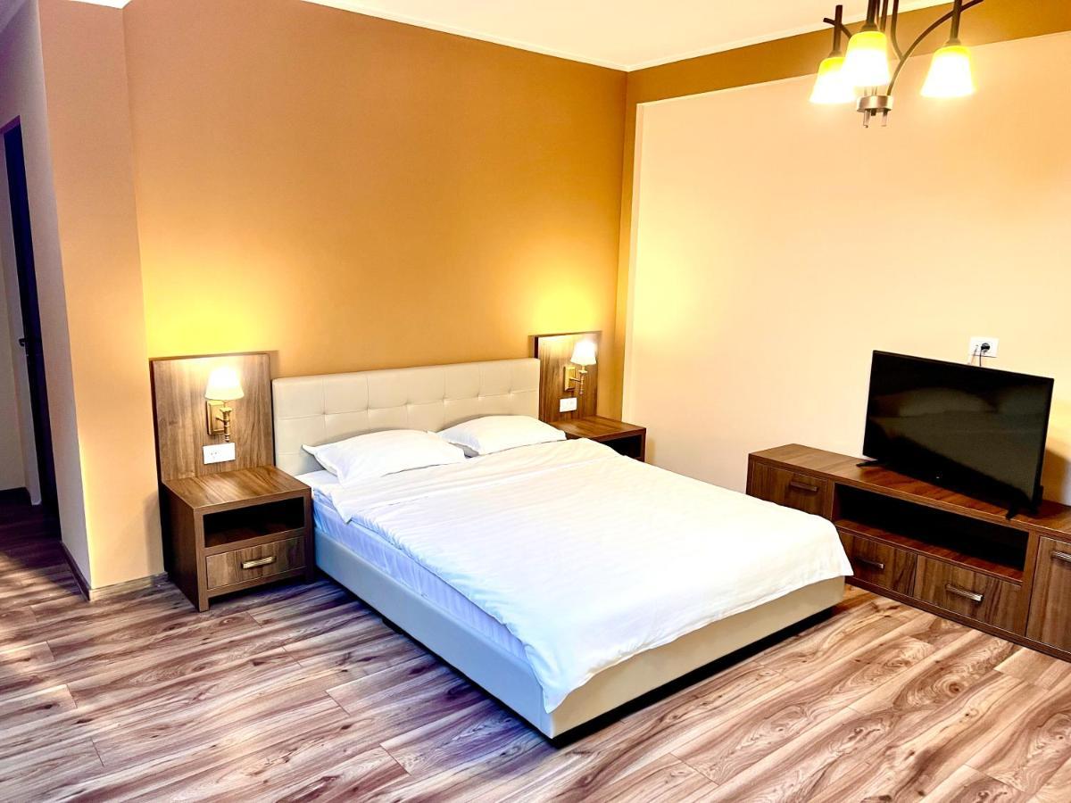 Complex Azar Hotel Galaţi Екстериор снимка