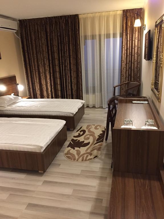 Complex Azar Hotel Galaţi Екстериор снимка