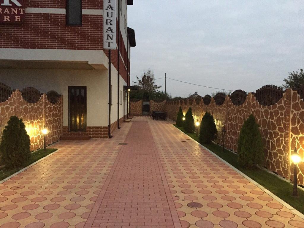 Complex Azar Hotel Galaţi Екстериор снимка