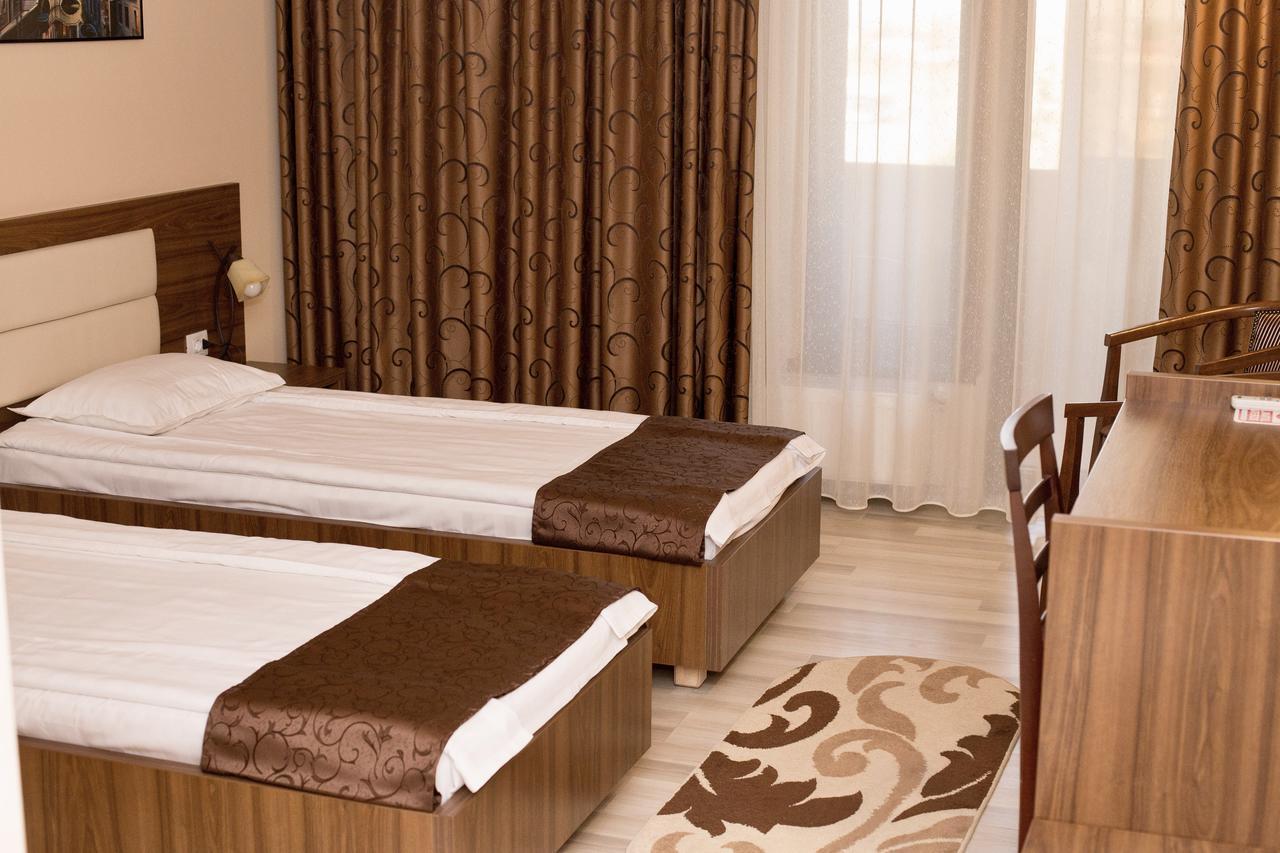 Complex Azar Hotel Galaţi Екстериор снимка