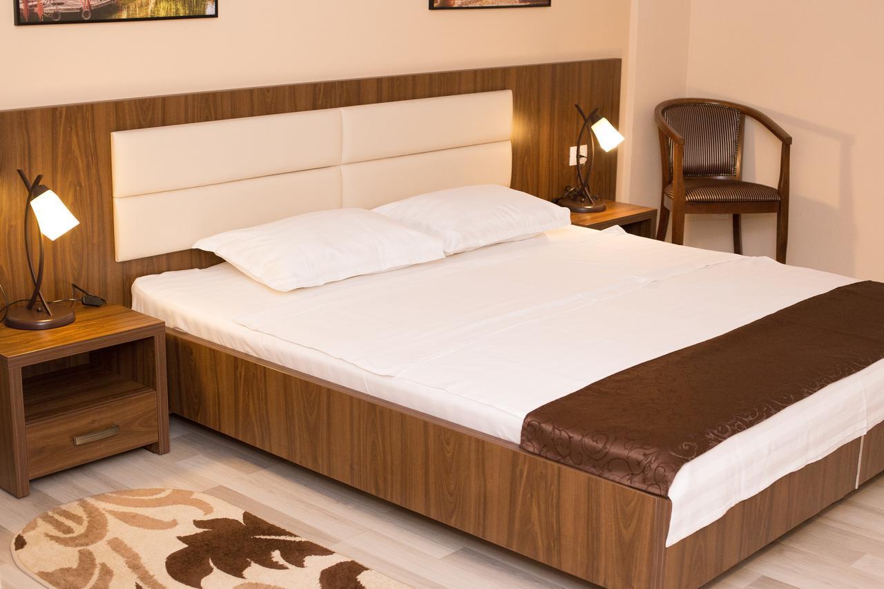 Complex Azar Hotel Galaţi Екстериор снимка