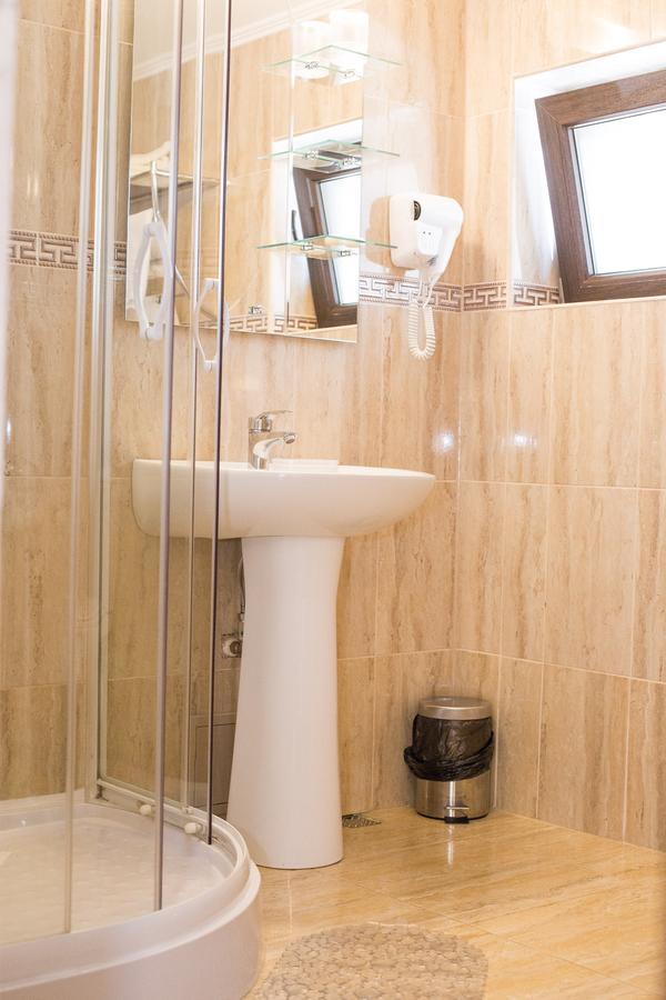 Complex Azar Hotel Galaţi Екстериор снимка