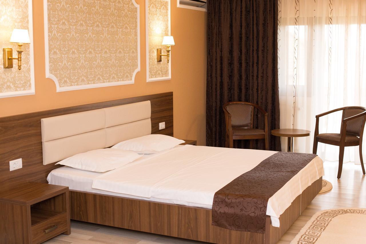 Complex Azar Hotel Galaţi Екстериор снимка