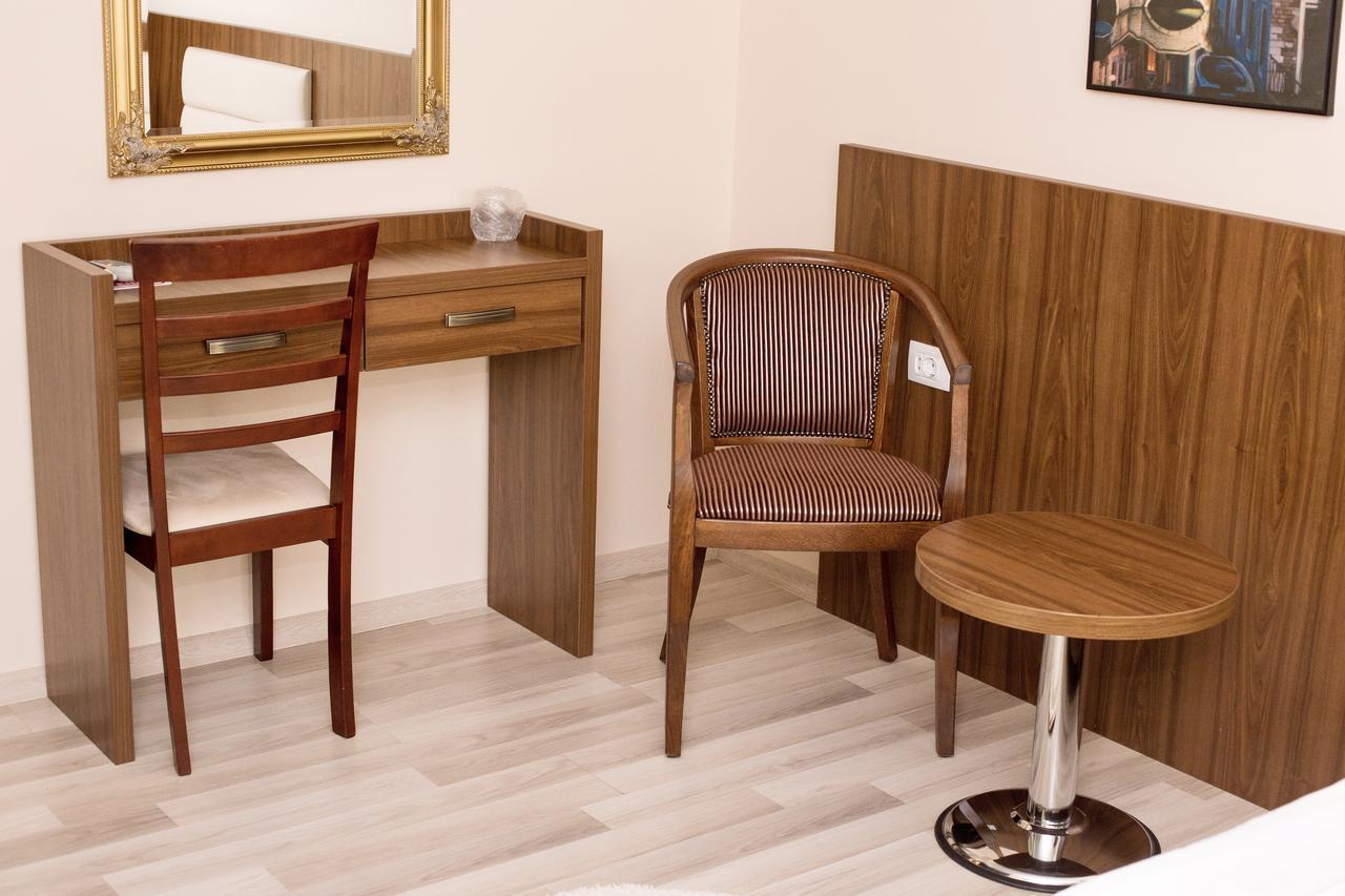 Complex Azar Hotel Galaţi Екстериор снимка