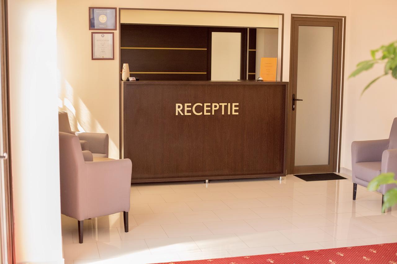 Complex Azar Hotel Galaţi Екстериор снимка